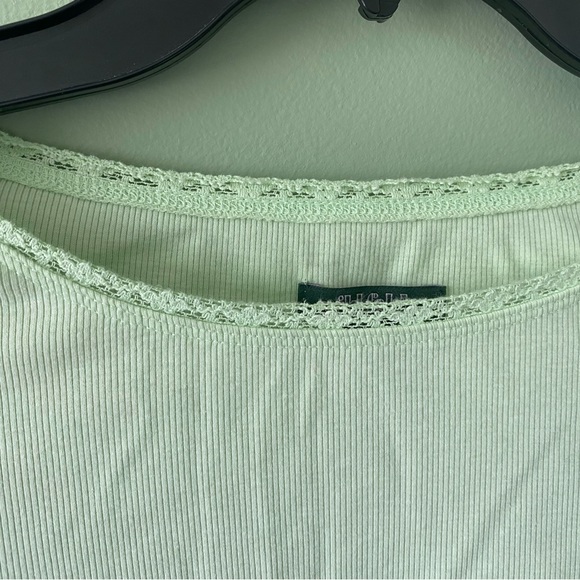 green longsleeve top - Picture 4 of 4